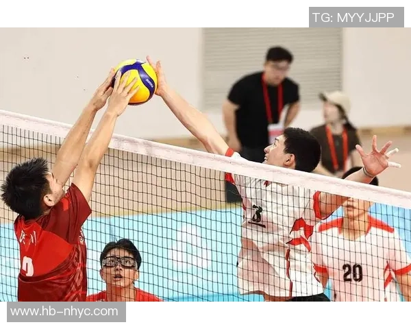 武汉排球队的默契配合揭秘：排球赛场上的团队精神与战术分析