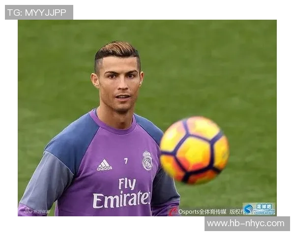 金色长发的足球明星是谁他在赛场上的传奇故事与风采揭秘 金色长发的足球明星是谁他在赛场上的传奇故事与风采揭秘